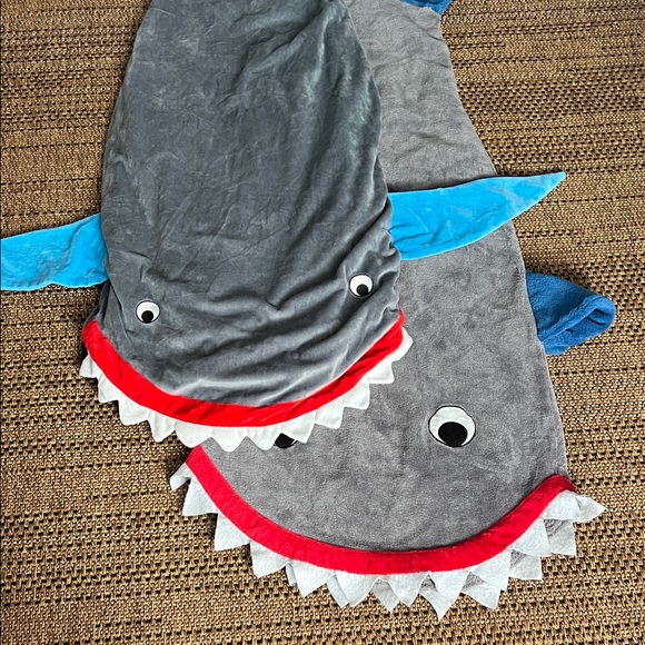 Shark Design Kids Blanket - Gray and Blue - Picture 4 of 6